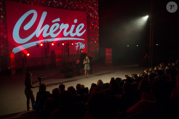 Julien Doré en concert pour Chérie FM au Futuroscope de Poitiers, le 23 juin 2014.