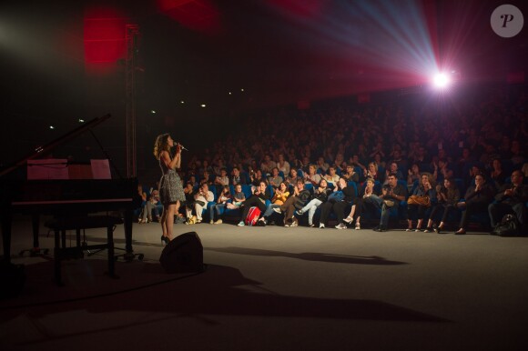 Julien Doré en concert pour Chérie FM au Futuroscope de Poitiers, le 23 juin 2014.