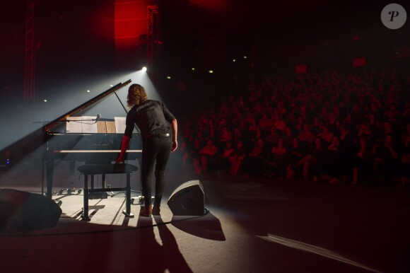 Julien Doré en concert pour Chérie FM au Futuroscope de Poitiers, le 23 juin 2014.