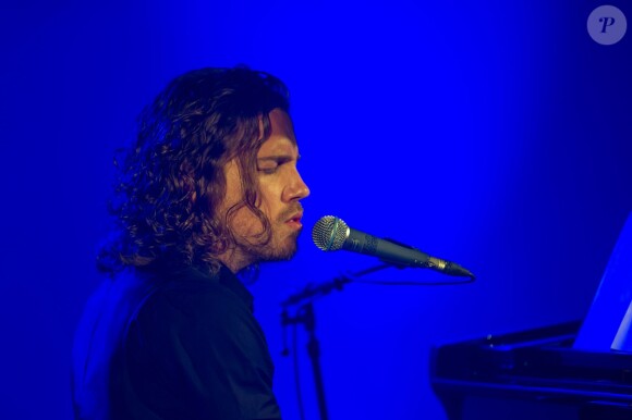 Julien Doré en concert pour Chérie FM au Futuroscope de Poitiers, le 23 juin 2014.