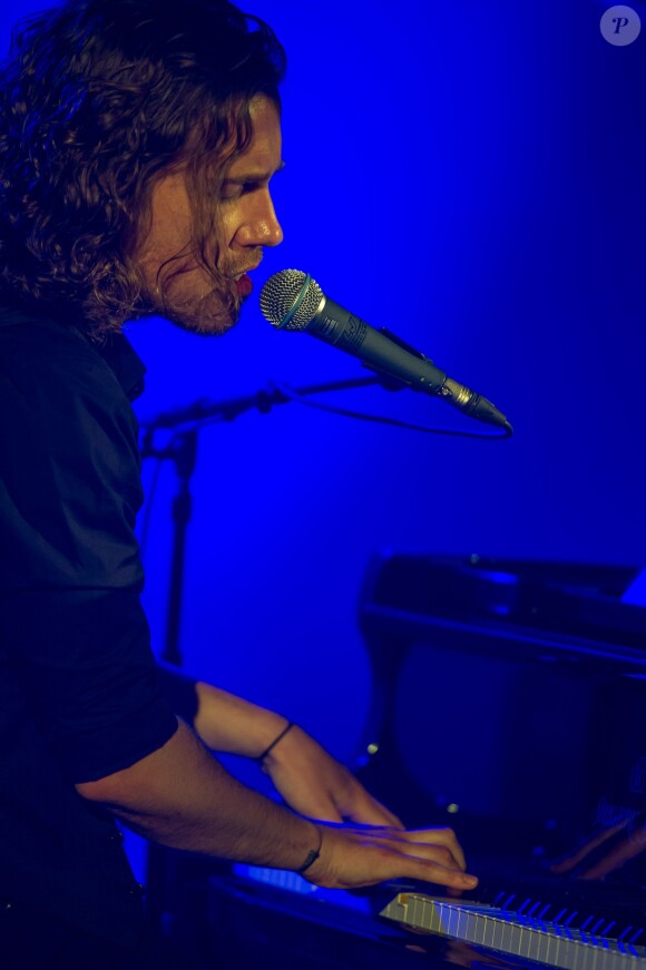 Julien Doré en concert pour Chérie FM au Futuroscope de Poitiers, le 23 juin 2014.