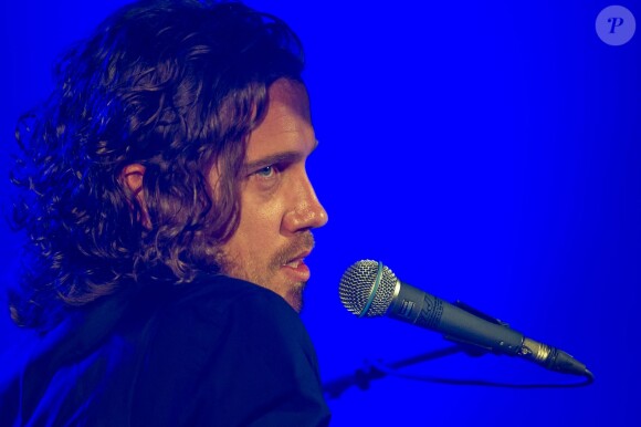 Julien Doré en concert pour Chérie FM au Futuroscope de Poitiers, le 23 juin 2014.