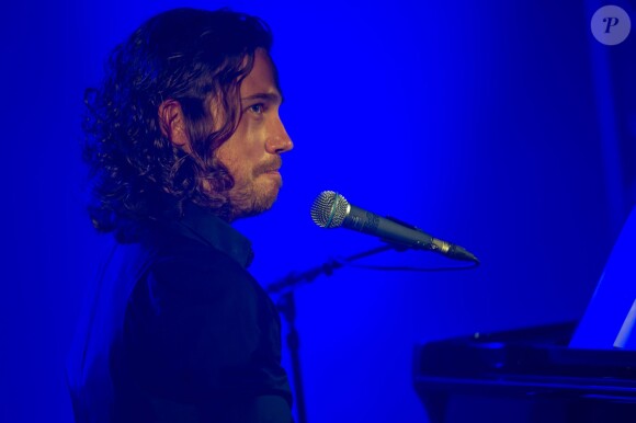Julien Doré en concert pour Chérie FM au Futuroscope de Poitiers, le 23 juin 2014.