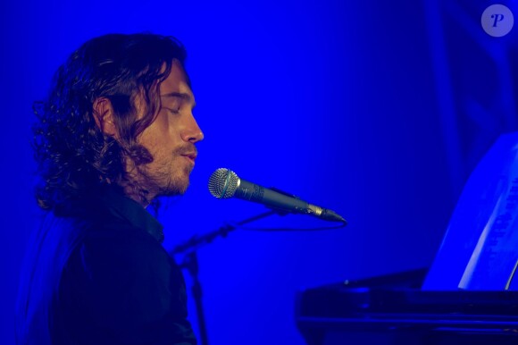 Julien Doré en concert pour Chérie FM au Futuroscope de Poitiers, le 23 juin 2014.
