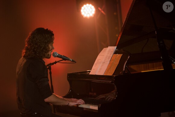 Julien Doré en concert pour Chérie FM au Futuroscope de Poitiers, le 23 juin 2014.
