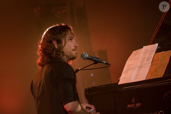 Julien Doré en concert pour Chérie FM au Futuroscope de Poitiers, le 23 juin 2014.
