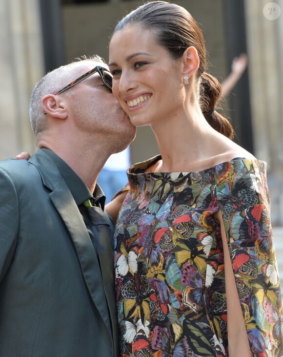 Eros Ramazzotti, amoureux de sa femme Marica Pellegrinelli, à l'hôtel Salomon de Rothschild pour le défilé homme Valentino printemps-été 2015. Paris, le 25 juin 2014.