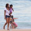 Isabelle, la femme de Blaise Matuidi, avec ses enfants - Les femmes des joueurs de l'équipe de France de football se détendent sur la plage d'Ipanema à Rio de Janeiro au Brésil le 26 juin 2014.