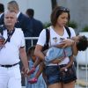Isabelle la femme de Blaise Matuidi et ses filles - Les femmes des joueurs de l'équipe de France quittent leurs maris après une journée de détente à Rio de Janeiro au Brésil le 26 juin 2014. 
