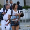 Isabelle, la femme de Blaise Matuidi, et ses filles - Les femmes des joueurs de l'équipe de France quittent leurs maris après une journée de détente à Rio de Janeiro au Brésil le 26 juin 2014. 