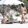 Exclusif - Courteney Cox fête ses 50 ans avec son compagnon Johnny McDaid sur la plage de l'Île Turques-et-Caïques le 15 juin 2014.