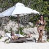 Exclusif - Courteney Cox fête ses 50 ans avec son compagnon Johnny McDaid sur la plage de l'Île Turques-et-Caïques le 15 juin 2014.