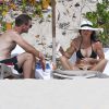 Exclusif - Courteney Cox fête ses 50 ans avec son fiancé Johnny McDaid sur la plage de l'Île Turques-et-Caïques le 15 juin 2014.