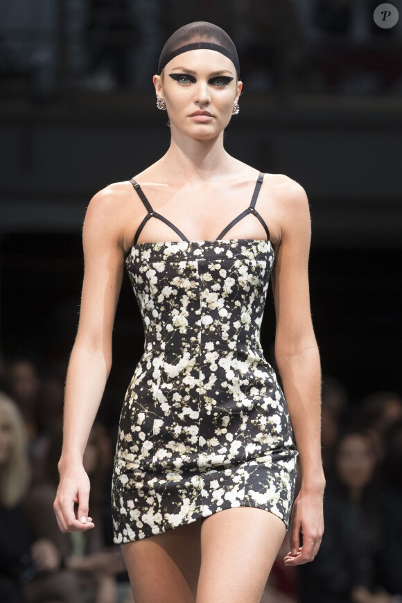 Candice Swanepoel - Défilé Givenchy homme collection printemps-été 2015 à la Halle Freyssinet à Paris, le 27 juin 2014.