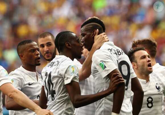 Paul Pogba et Blaise Matuidi lors du match France-Nigeria en huitième de finale de la Coupe du monde, le 30 juin 2014 à Brasilia