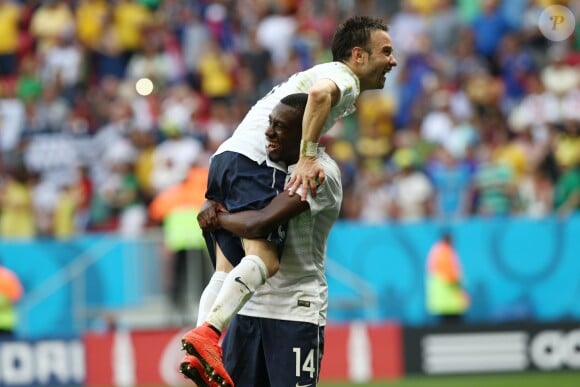 Mathieu Valbuena et Blaise Matuidi lors du match France-Nigeria en huitième de finale de la Coupe du monde, le 30 juin 2014 à Brasilia
