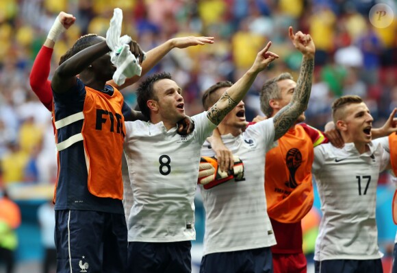 Les Bleus célèbrent leur victoire après le match France-Nigeria en huitième de finale de la Coupe du monde, le 30 juin 2014 à Brasilia