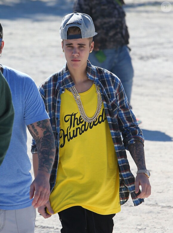 Justin Bieber sur la plage avec des amis à Miami, le 22 janvier 2014.