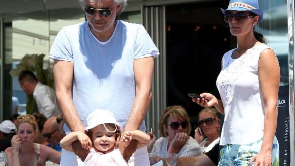 Andrea Bocelli : Papa poule et amoureux, il prend du bon temps à Saint-Tropez