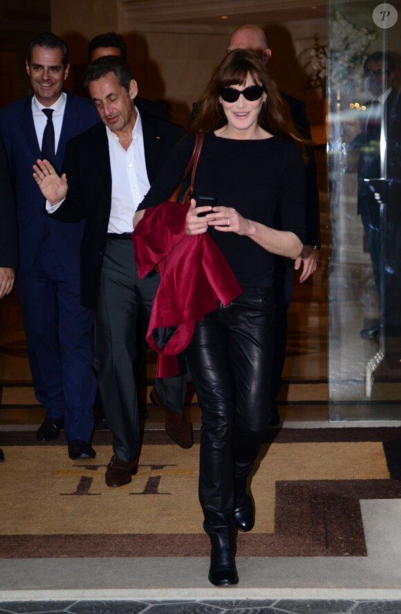 Nicolas Sarkozy et sa femme Carla Bruni quittent leur hôtel à Barcelone, le 19 juin 2014.