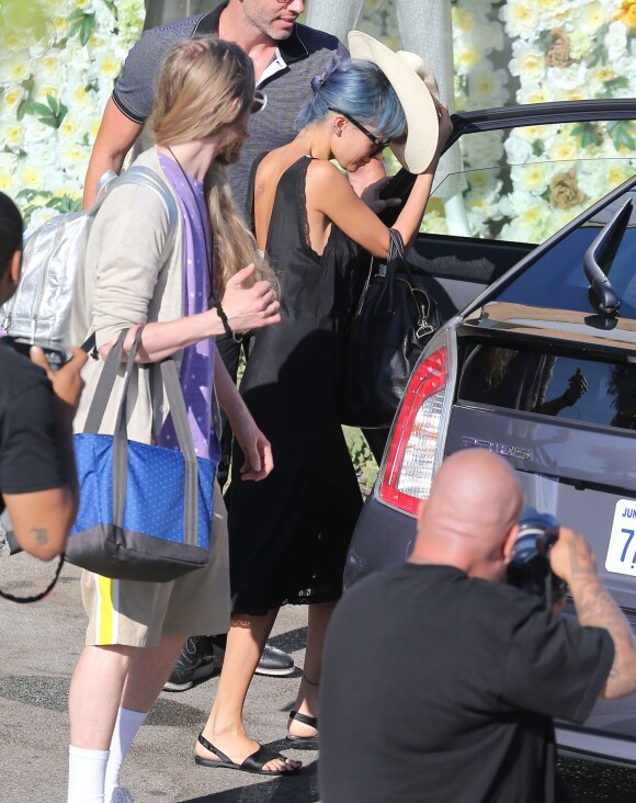 Nicole Richie se cache des photographes à la sortie du salon de coiffure Andy LeCompte à West Hollywood, le 3 juillet 2014.