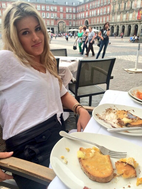 Eugenie Bouchard a trop mangé et a défait son bouton de pantalon, photo publiée sur son compte Twitter le 7 mai 2014