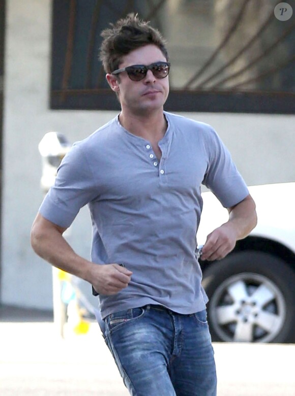 Exclusif - Zac Efron se rend à un rendez-vous professionnel à West Hollywood, le 18 juin 2014.