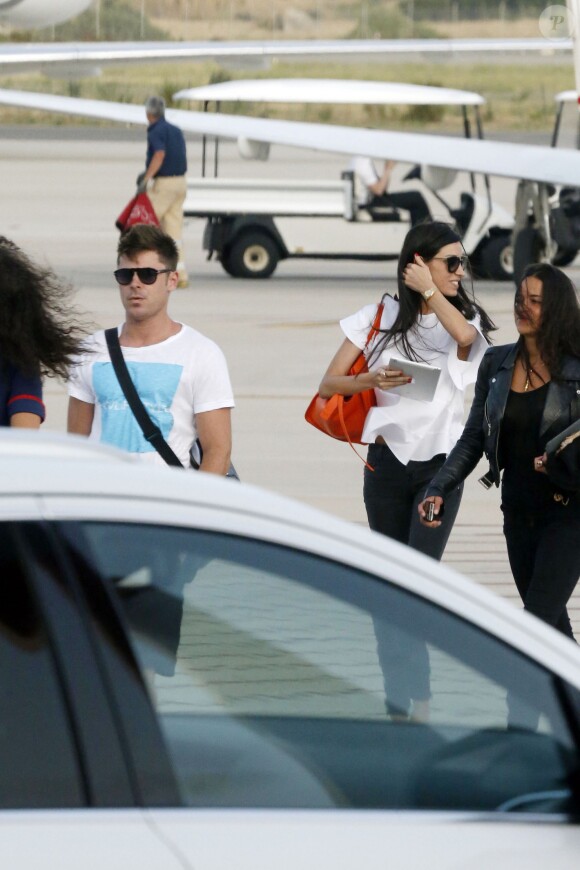 Zac Efron et Michelle Rodriguez prennent un volent privée en Sardaigne, le 3 juillet 2014.