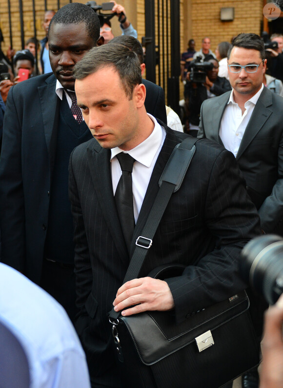 Oscar Pistorius à la sortie de la North Gauteng High Court de Pretoria, après la reprise de son procès le 30 juin 2014