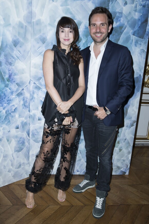 Delphine McCarty et Christophe Michalak assistent au défilé haute couture Alexis Mabille automne-hiver 2014-2015 à l'hôtel d'Évreux. Paris, le 7 juillet 2014.