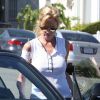 Melanie Griffith à la sortie du salon où elle a commencé à se faire enlever son tatouage "Antonio" au laser, West Hollywood, le 7 juillet 2014.