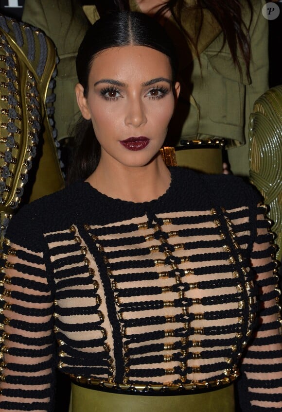 Kim Kardashian mène la Balmain Army lors du gala de la Vogue Paris Foundation au Palais Galliera. Paris, le 9 juillet 2014.