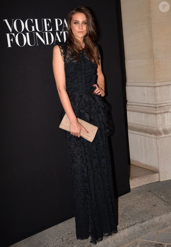 Charlotte Wiggins assiste au gala de la Vogue Paris Foundation au Palais Galliera. Paris, le 9 juillet 2014.