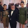Kim Kardashian, Alber Elbaz et Kendall Jenner assistent au gala de la Vogue Paris Foundation au Palais Galliera. Paris, le 9 juillet 2014.