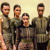 Binx Walton, Kendall Jenner, Kim Kardashian, Kayla Scott, Issa Lish et Amanda Wellsh forment la Balmain Army pour le gala de la Vogue Paris Foundation. Paris, le 9 juillet 2014.