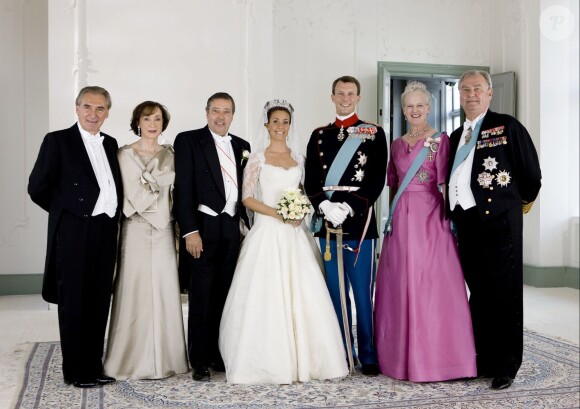 Photo officielle, prise au palais de Schackenborg, du mariage du prince Joachim de Danemark et de la princesse Marie (née Cavallier), le 24 mai 2008
