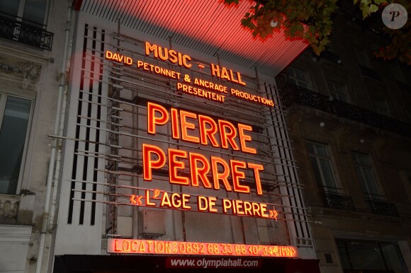 Pierre Perret sur la scène de l'Olympia à Paris, pour ses 80 ans, le 9 juillet 2014.