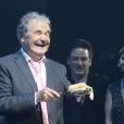 Pierre Perret sur la scène de l'Olympia à Paris, pour ses 80 ans, le 9 juillet 2014.