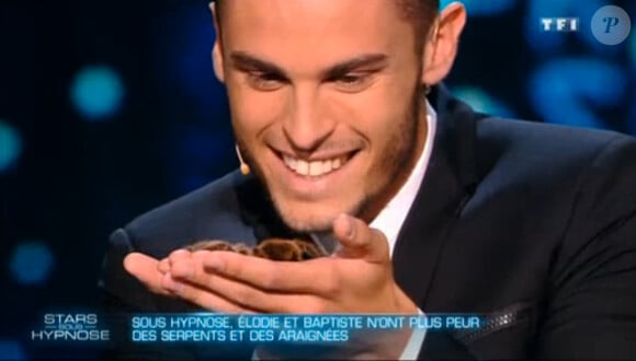 Baptiste Giabiconi hypnotisé, dans Stars sous hypnose, le vendredi 11 juillet 2014 sur TF1.