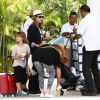 Exclusif - Jessica Alba, son mari Cash Warren et leurs filles Honor et Haven arrivent à Mexico pour leurs vacances, le 11 juillet 2014. L'actrice porte un t-shirt Eleven Paris à l'effigie de Kate Moss.