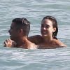 Jessica Alba et son mari Cash Warren se baignent à Mexico, le 11 juillet 2014.