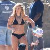 Hilary Duff sur le tournage de son nouveau clip sur la plage à Malibu, le 11 juillet 2014. Son mari Mike Comrie et leur fils Luca sont venus lui rendre visite.