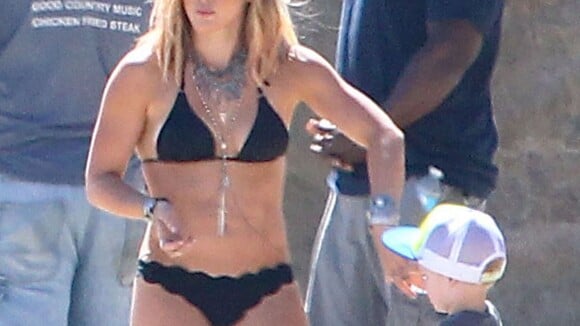 Hilary Duff, come-back sexy : En bikini, elle expose ses formes retrouvées !
