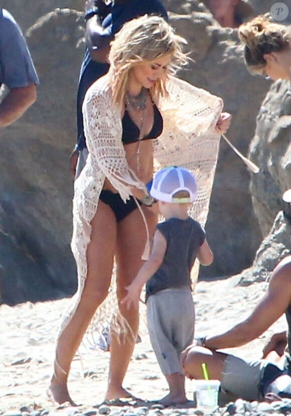 Hilary Duff sur le tournage de son nouveau clip sur la plage à Malibu, le 11 juillet 2014.