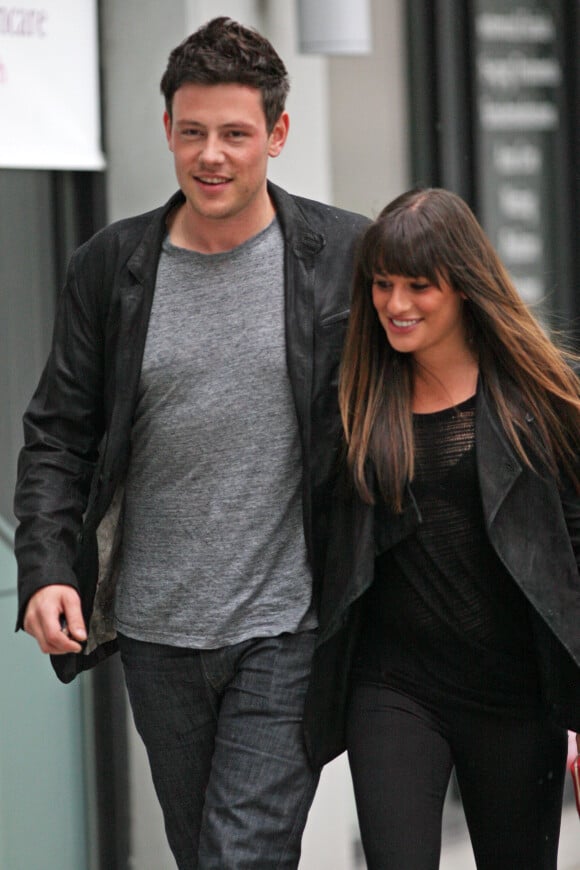 Lea Michele et Cory Monteith complices à Vancouver le 31 mai 2012.