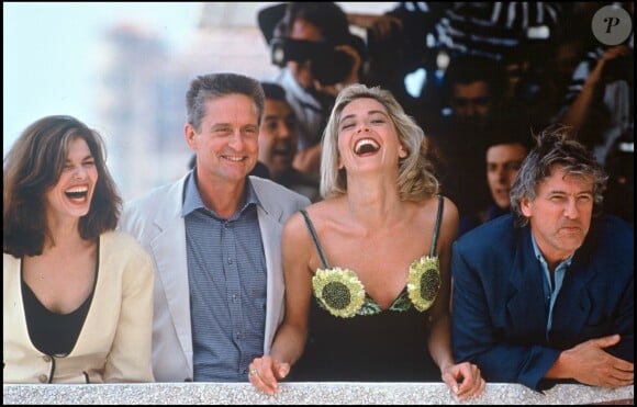 Jeanne Tripplehorn, Michael Douglas et Sharon Stone avec Paul Verhoeven au Festival de Cannes 1992 pour Basic Instinct.