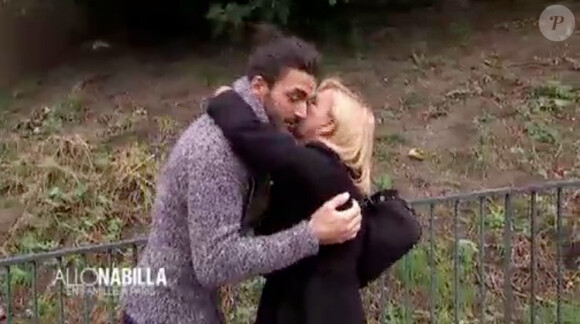 Thomas heureux de revoir sa mère Livia - "Allô Nabilla" saison 2 sur NRJ12. Episode du 15 juillet 2014.