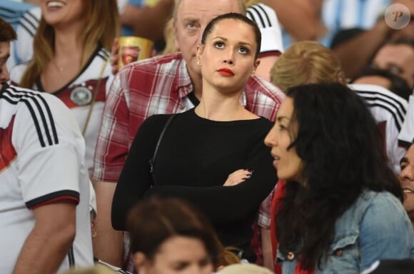 Mandy Capristo, la compagne de Mesut Özil lors de la victoire de l'Allemagne en finale de la Coupe du monde au Brésil, le 13 juillet 2014 au stade Maracanã de Rio de Janeiro
