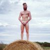 Geoffrey Bouin, de Secret Story 8, pose nu sur une série de photos décalées postées sur Instagram.