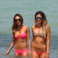 La surfeuse américaine Anastasia Ashley passe ses vacances avec des amis à Miami le 18 juillet 2014